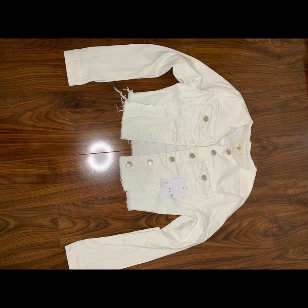 White jean jacket🦋